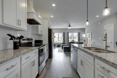 Villa New Build 5 Min To Broadway Sleeps 10 à Nashville Extérieur photo