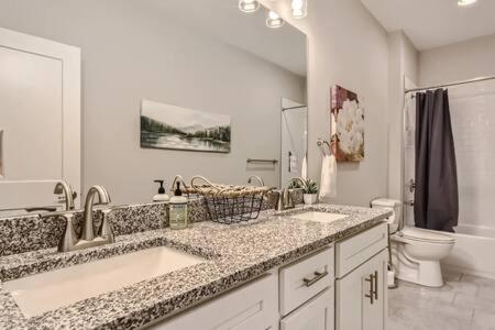 Villa New Build 5 Min To Broadway Sleeps 10 à Nashville Extérieur photo